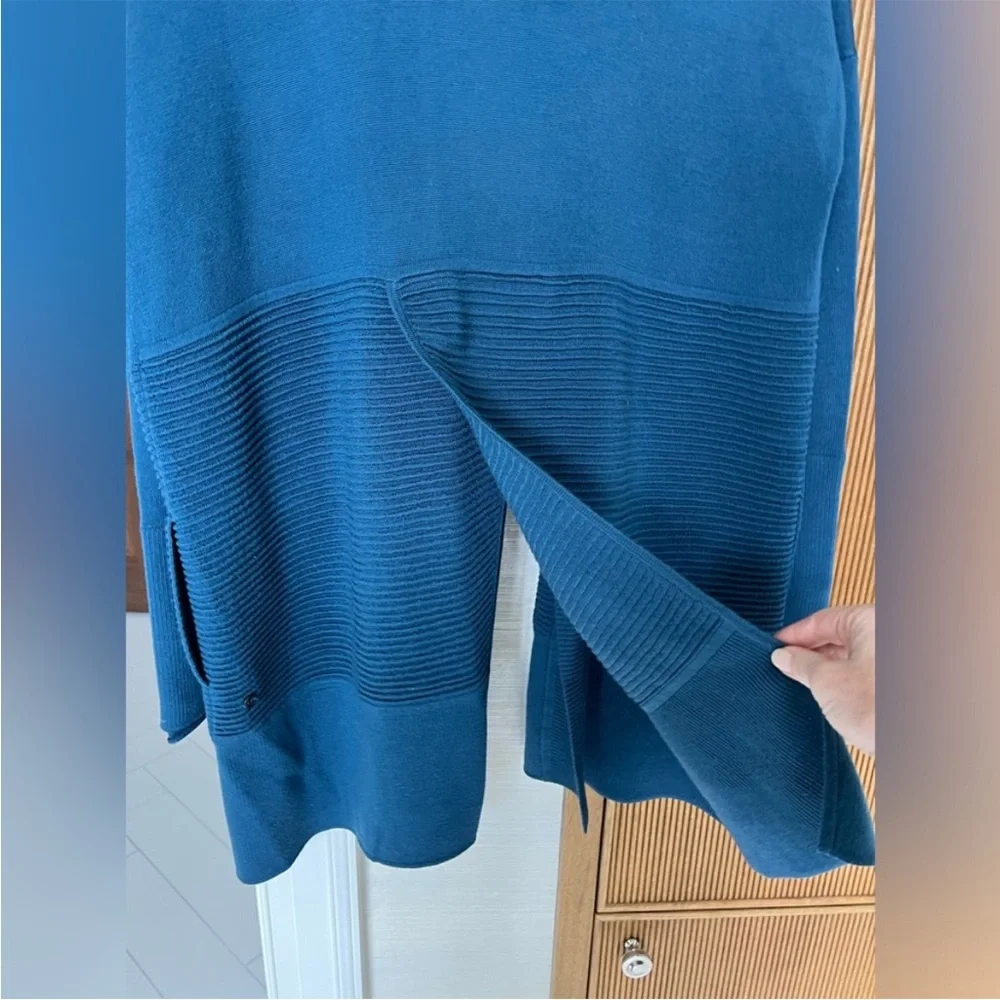 978. Like New - RARE Lululemon Gorgeous Blue Merino Wool Cardigan Sweater - Picture 7 of 11